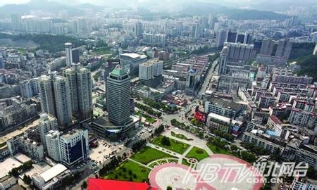 湖北十堰馮先生加盟歐耐克！于2014年8月中旬十堰的馮先生與初次聯(lián)系，表達(dá)想代理一個(gè)防水品牌。隨后歐耐克公司的業(yè)務(wù)員與馮先生進(jìn)行了幾次深入溝通，取得了良好的成果。在9月初，馮先生受歐耐克公司邀請(qǐng)，前來考察，在公司廖經(jīng)理的陪同下，參觀了生產(chǎn)車間，并詳細(xì)了解了防水涂料產(chǎn)品的使用過程和一些工程的防水解決方案，并于當(dāng)天下午正式簽訂歐耐克防水十堰總代理合同