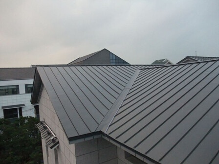 怎么保證金屬屋面防水質(zhì)量？